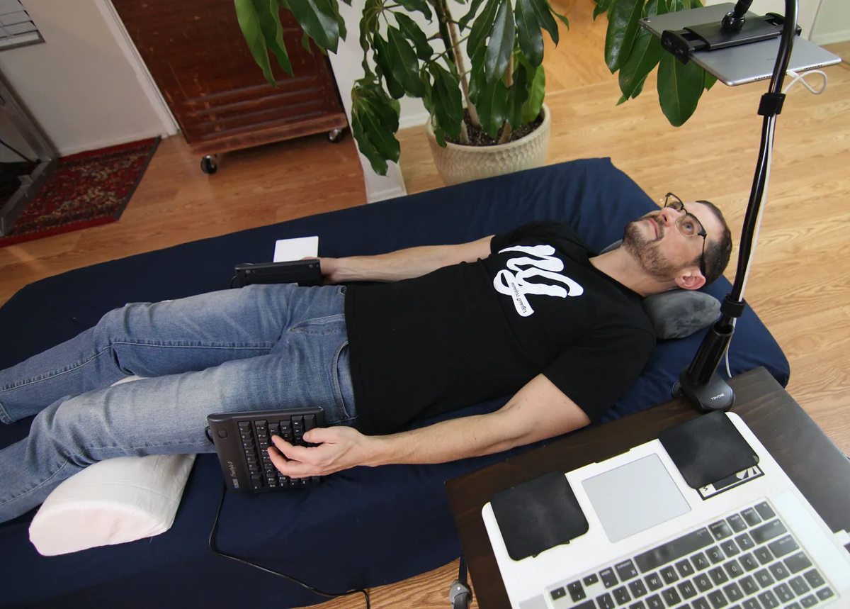A user in supine position